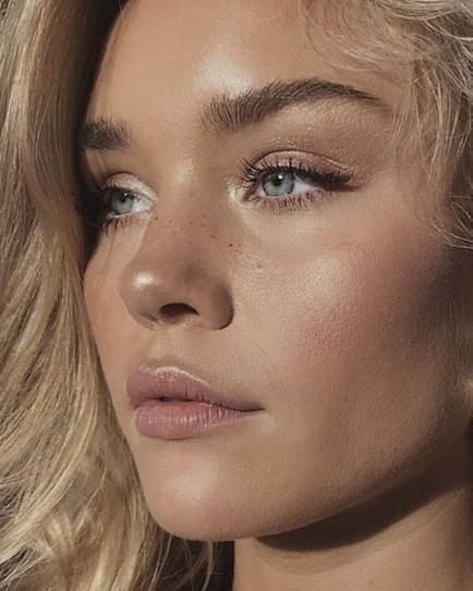 Microblading läkning och ögonbryn transformation på Bare Beauty Skellefteå salon — Efter